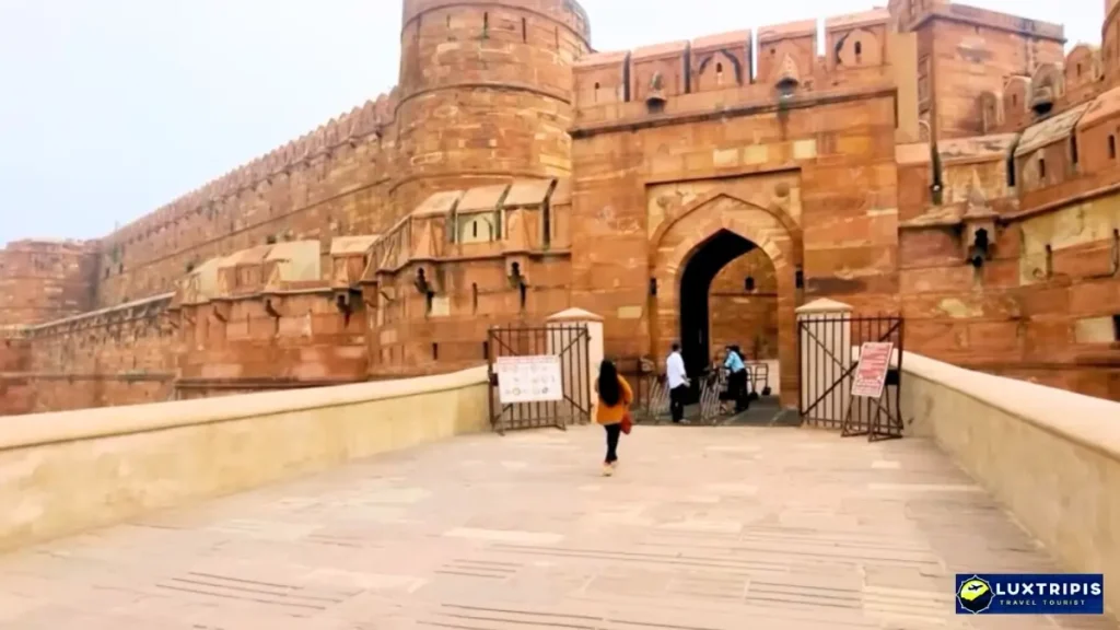 How to Reach Agra Cantt Tourist Information Center