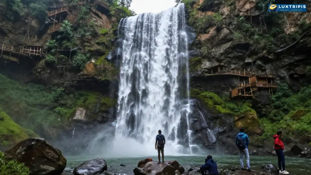 Wayanad Tourist Places with Map 2026 में अभी भी केरल की बेस्ट हिल स्टेशन है? 100 Kms के अंदर घूमने की पूरी लिस्ट और 2-3 दिन का परफेक्ट प्लान 5 Meenmutty Waterfalls तीन टियर वाटरफॉल और एडवेंचर ट्रेक